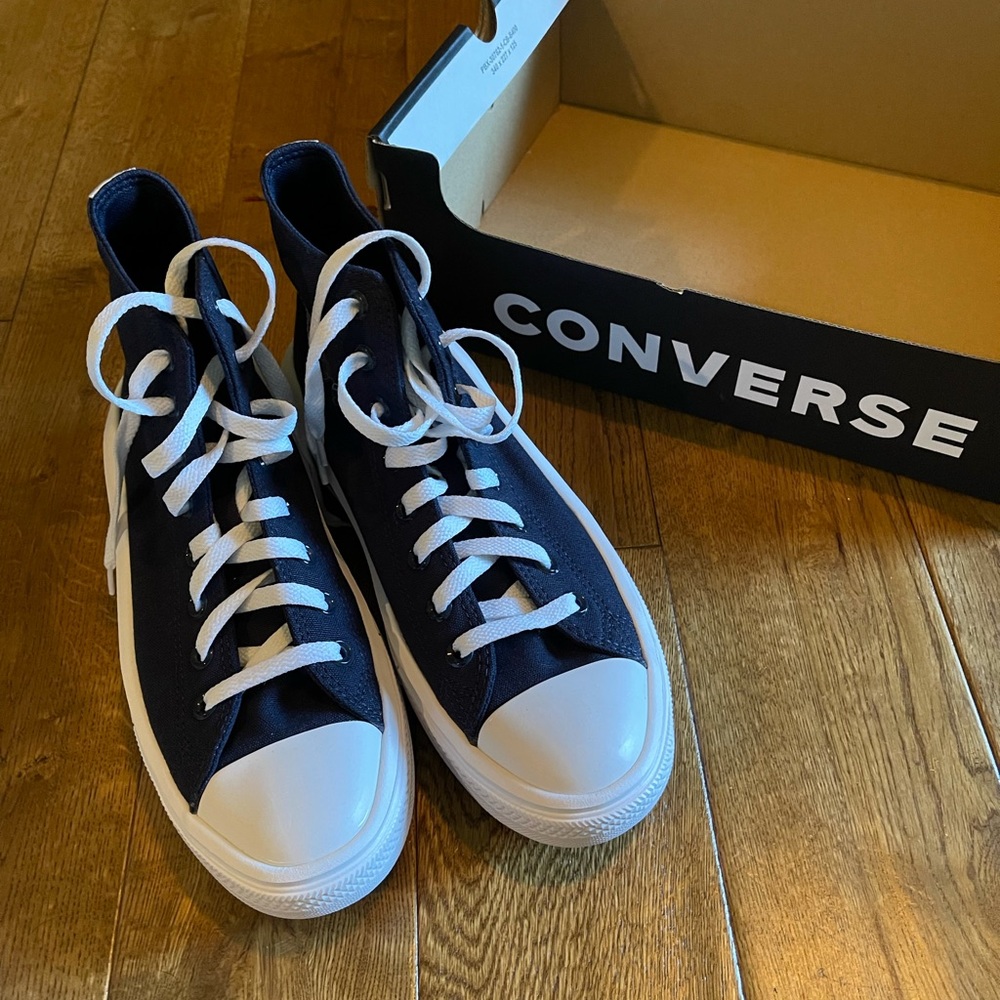 Converse high top woman’s sneakers size 10